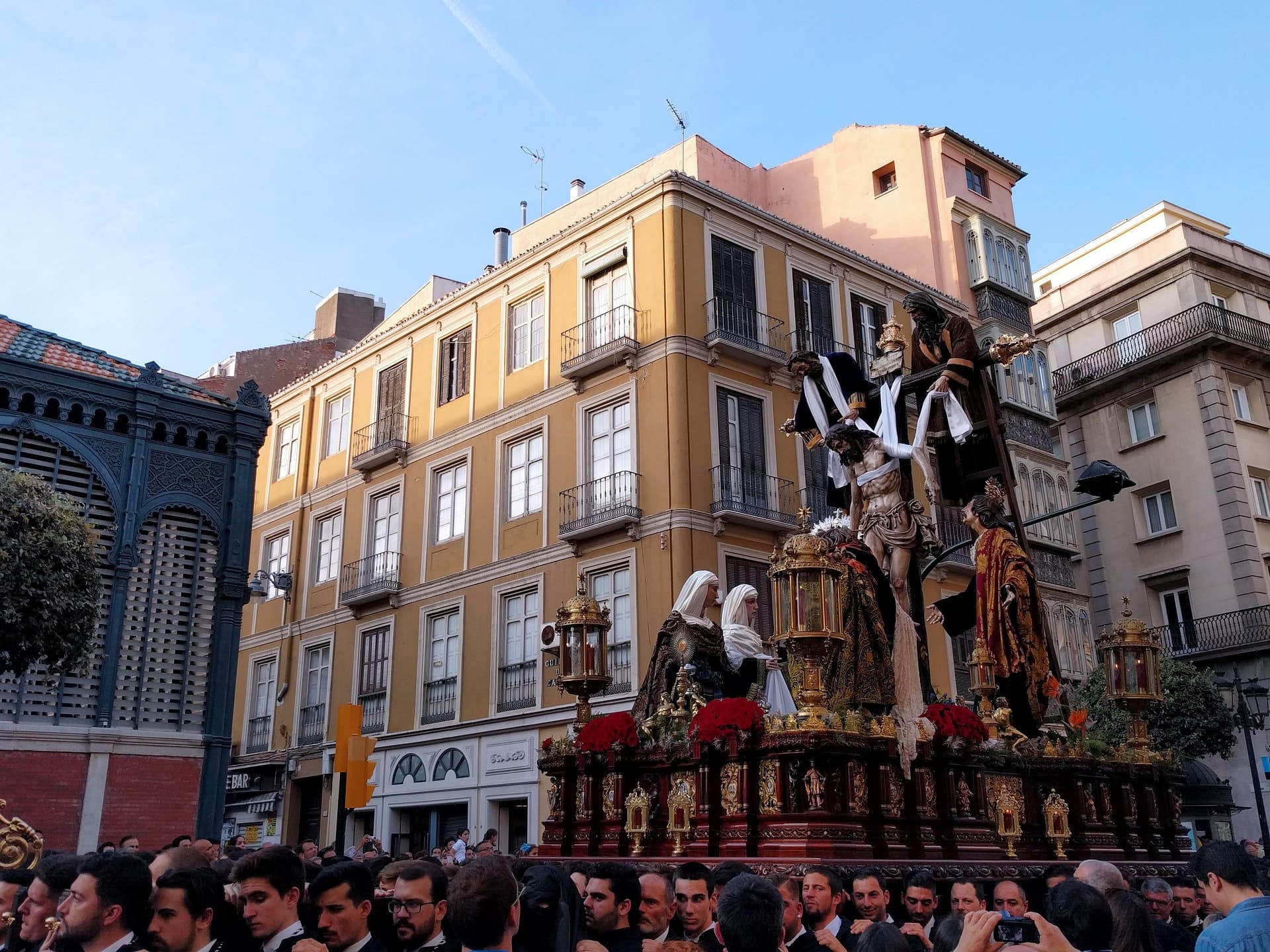 Paso del Descendimiento en la Semana Santa de Málaga