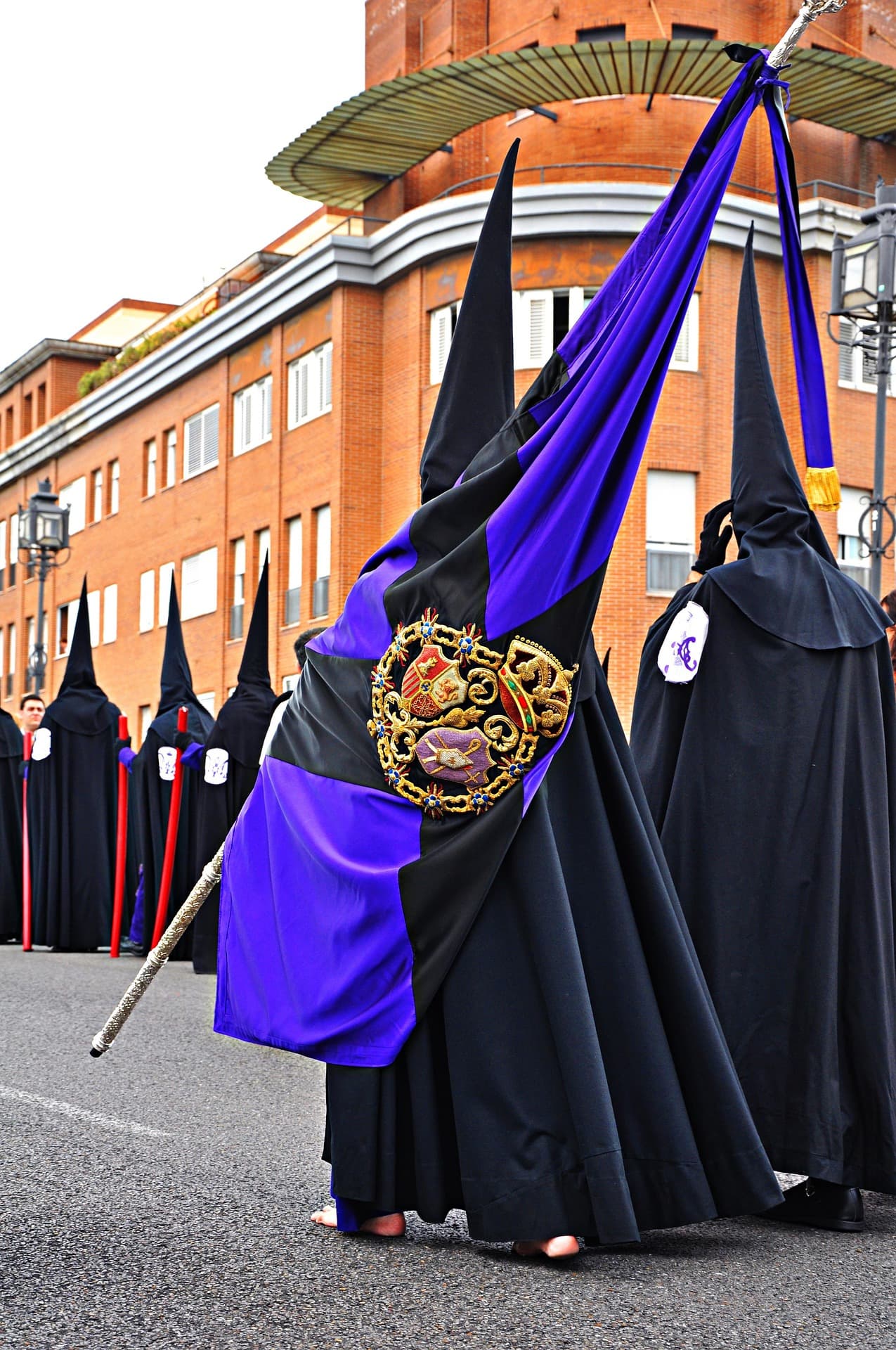 Procesión de Semana Santa por las calles de Sevilla